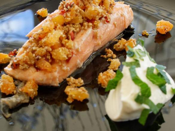 TK Lachs Sous Vide mit Sesam-Aprikosen-Sofrito