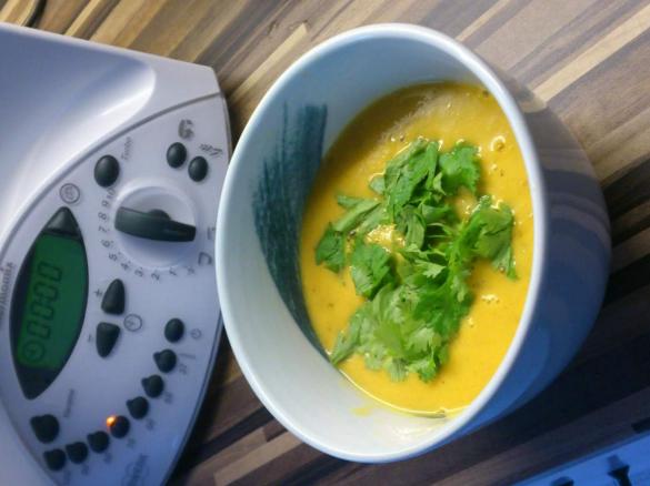 Süßkartoffel-Kürbis-Curry-Suppe
