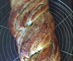 Marzipan-Nuss-Striezel (Zopf)