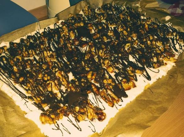 Walnusskuchen mit Paradiescreme