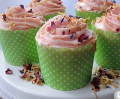 Vanille-Rosenblüten Cupcakes