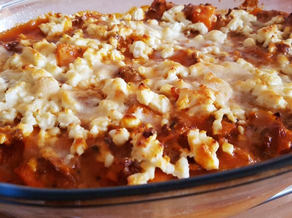 Süßkartoffel-Hackfleisch-Auflauf mit Feta
