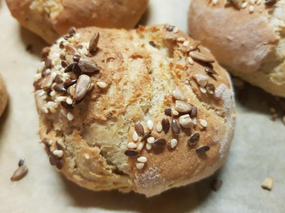 Kernige Joghurtbrötchen