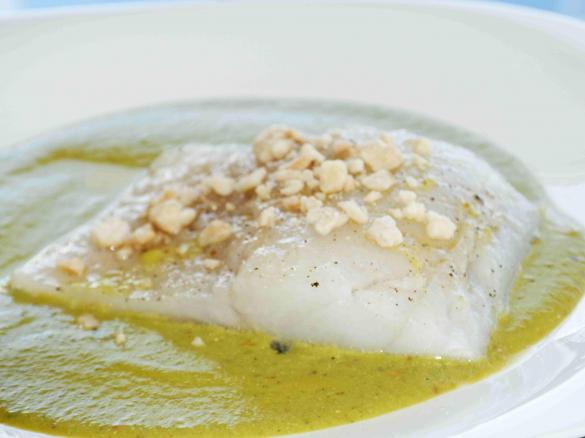 Kabeljau auf Erbsen-Wasabi-Sauce mit Mandeln