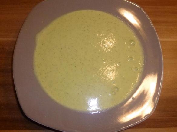 Zucchinisuppe mit Räucherfisch