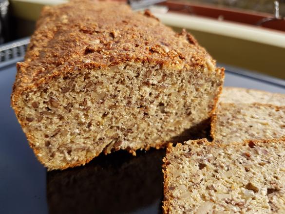 Gesundes Körnerbrot fast ohne Mehl