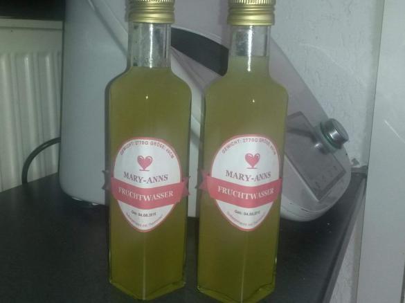 Mary-Anns Fruchtwasser / Zitronen Limonade mit Licor 43