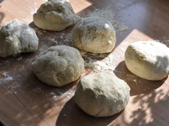 ** Der beste Pizzateig auf dem Gasgrill **