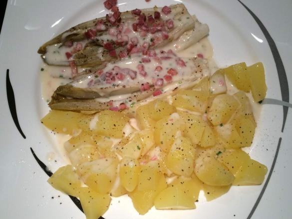 Variation von Chicorée mt Schinken, Kartoffeln und Sauce aus Finessen 1/2015