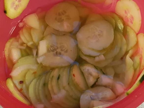 asiatischer Gurkensalat