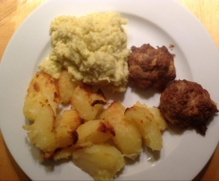 Rahmwirsing mit Ofenfrikadellen und Ofenkartoffeln