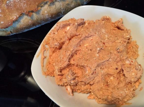 Fetacreme mit getrockneten Tomaten