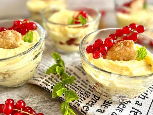 Weiße Mousse Schichtdessert