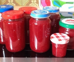 Johannisbeermarmelade mit Apfel, Birne und Zimt 