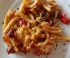 Paprika-Champignon-Würstchen Auflauf mit kurzen Makkaronis