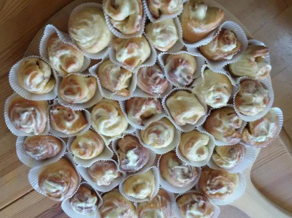 Cinnamon Rolls und Mini-Cinnamon Rolls