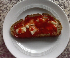 Erdbeermarmelade aus marinierten Früchten