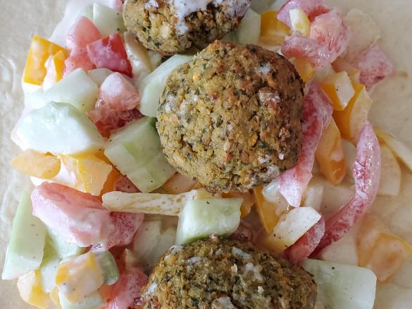 Falafel im Wrap