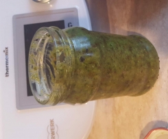 Basilikum-Chili Pesto
