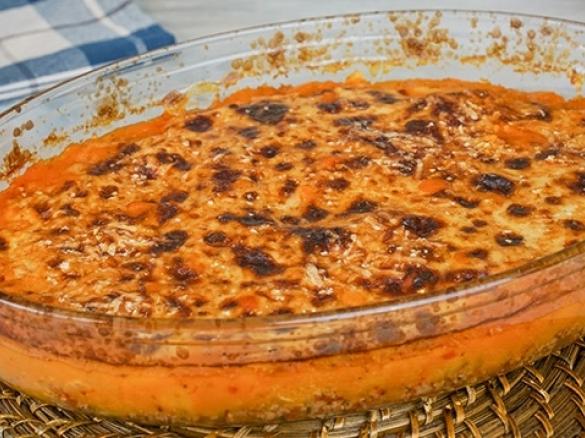 Überbackene Bolognese mit Kartoffel-Kürbis-Haube