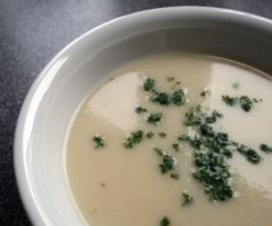 Cremige Petersilienwurzelsuppe