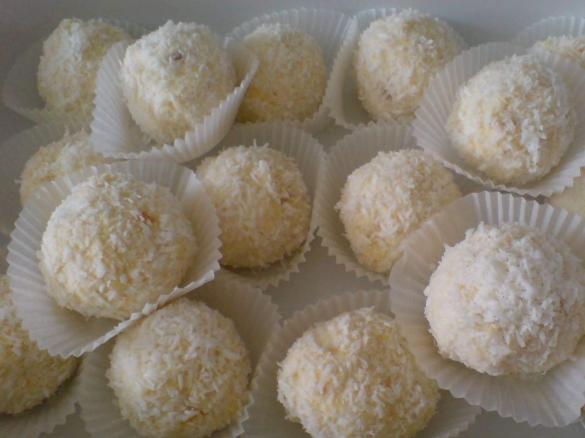 Amaretto-Schneebälle