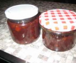 Pflaumenmus mit Zimt und karamellisierten Walnüssen