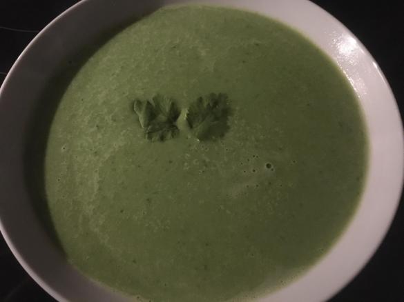 Erbsen-Koriander-Suppe