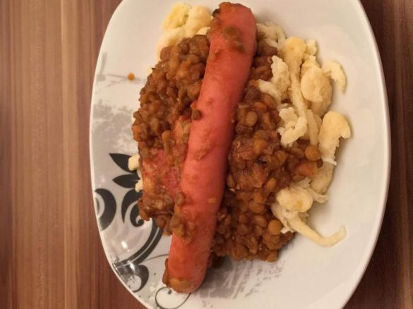 Linsen mit Saitenwürschtle und Bauchspeck nach Manu's Art 