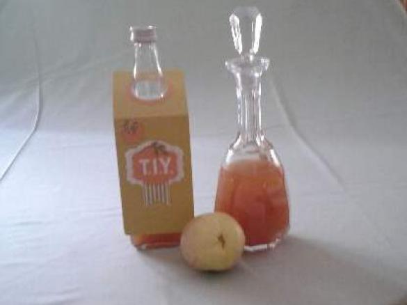 Fruchtiger Quittenlikör