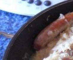 Bratwürstchen mit Sauerkraut