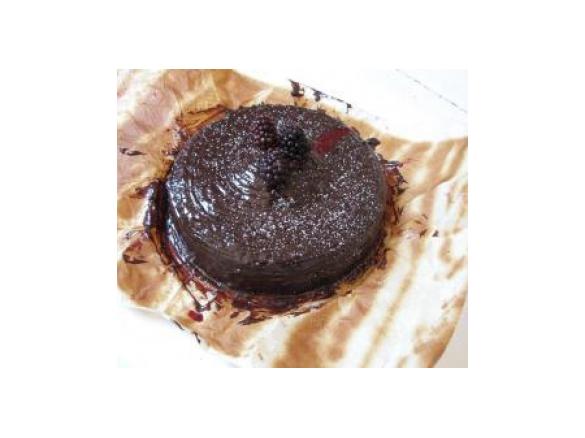 Schokotorte mit Brombeermarmelade