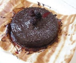 Schokotorte mit Brombeermarmelade