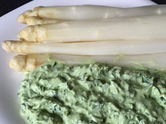 Bärlauchquark mit Spargel (LOGI / LOW CARB)