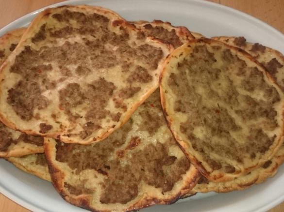 Türkische Pizza (Lahmacun)