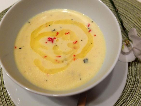 Türkische Hühner-Joghurt-Suppe mit brauner Butter