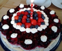 Rote-Grütze-Torte mit Mohncreme