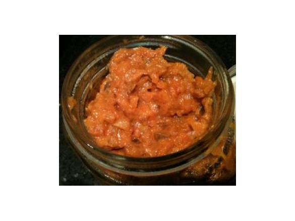 Variation von Gemüse-Brotaufstrich