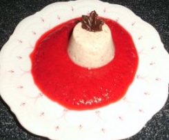 Nuß-Joghurt-Charlotte mit Apfel auf Beerenmouse