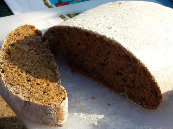 Ciabattabrot mit Tomaten,Kräutern und Oliven