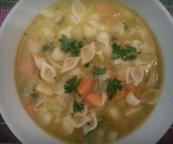 Gemüsesuppe mit Nudeln