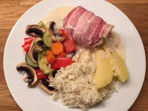 Putenröllchen mit Mozzarella und Gemüse