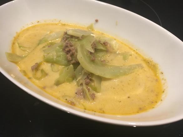 Spitzkohl-Hack-Suppe