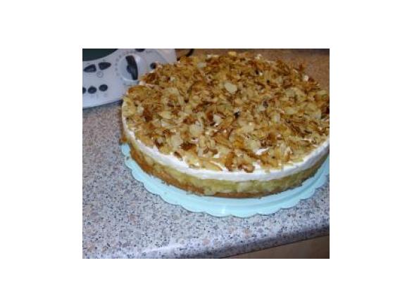 Variation von Apfelkuchen mit Schmand-Sahne und Zimt