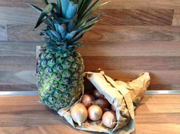 Zwiebel-Ananas-Salat