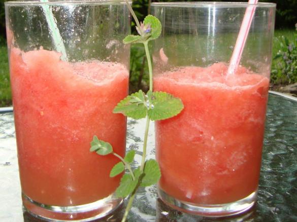 Grapefruit-Melonen-Cooler Cocktail