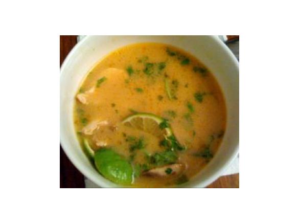 Tom Ka Gai (Thailändische Kokossuppe mit Hühnerfleisch)