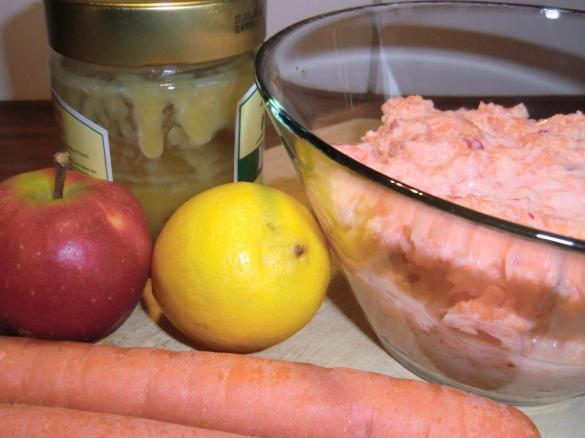 Möhren-Apfel-Joghurt Rohkost