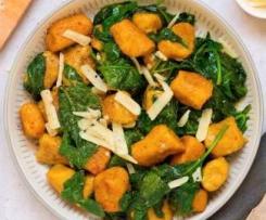 Kürbisgnocchi in Salbeibutter mit Spinat