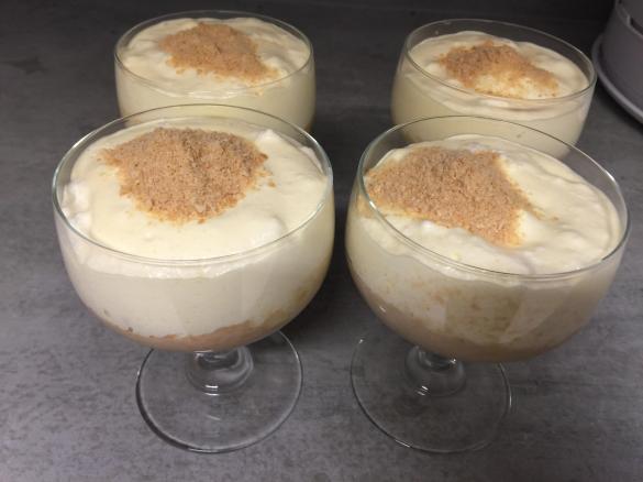 Ananas -Tiramisu mit Butterkeksen im Glas